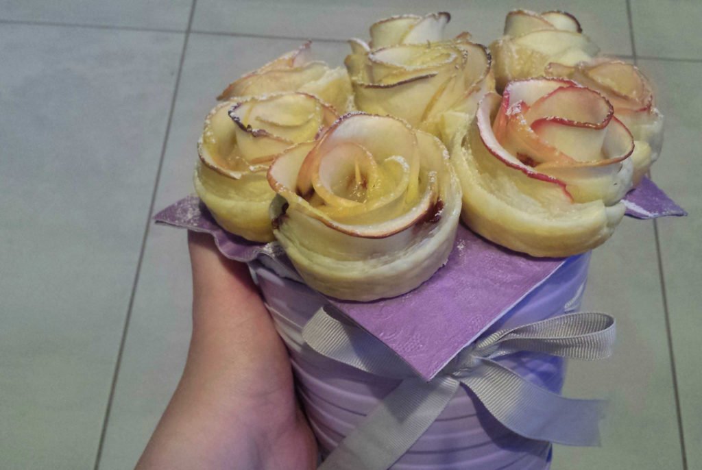 róże z ciasta francuskiego